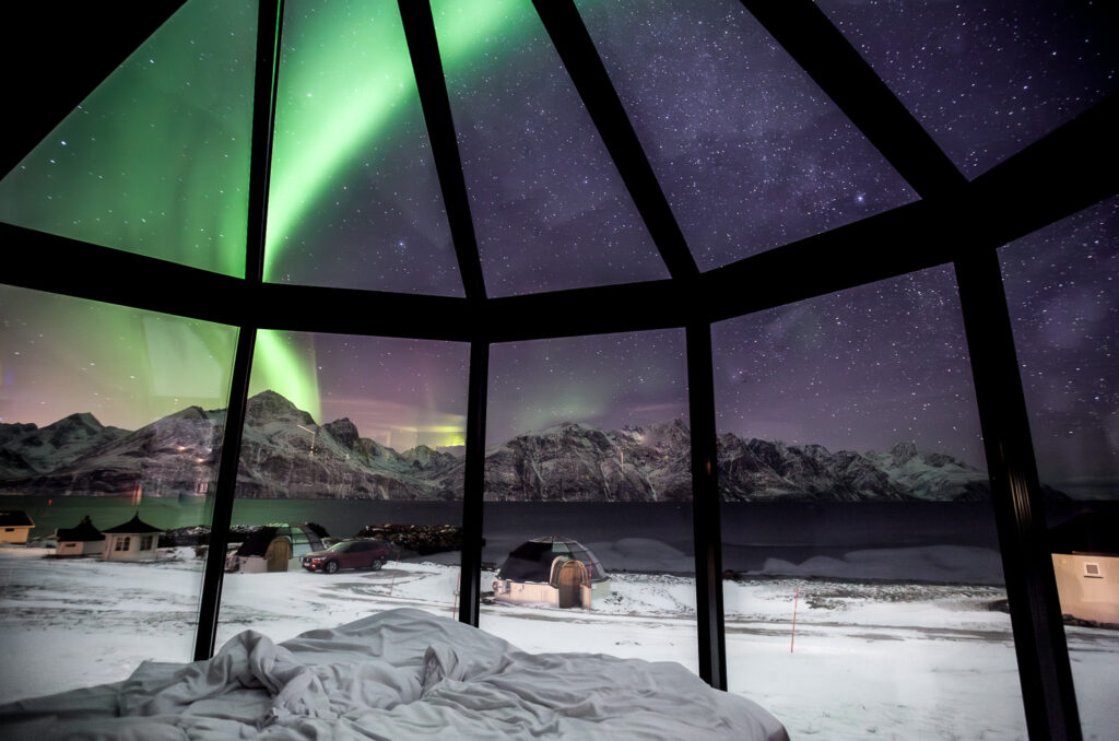 northern lights igloo in norway